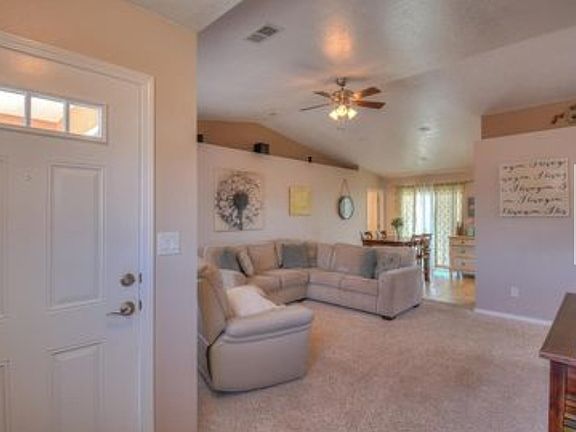 4th image of 8 Rock Rose Ct