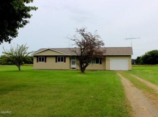 2791 N Lake Wilson Rd, Hillsdale, MI 49242