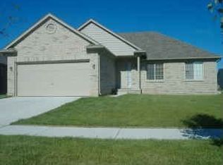 33917 Aurora Dr, Clinton Twp, MI