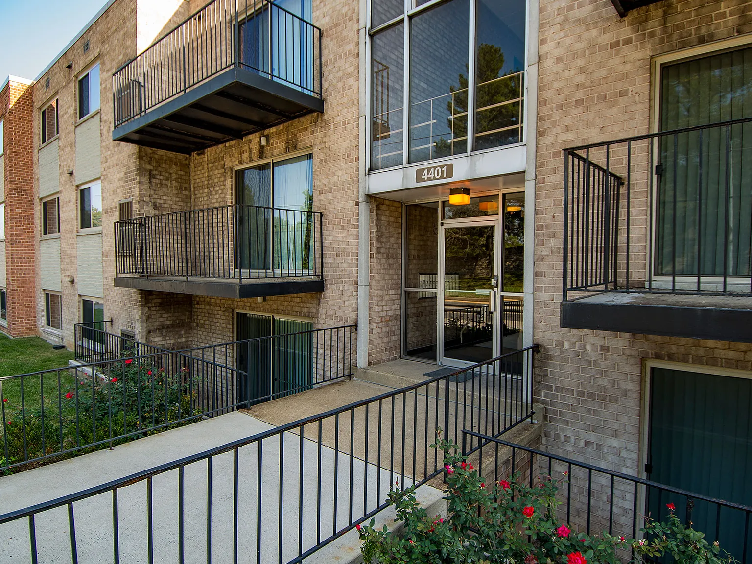 Clermont Apartments — Photo 1