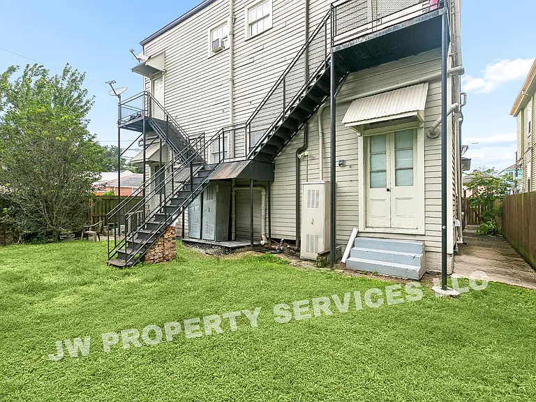 2332 Ursulines Ave — Photo 12