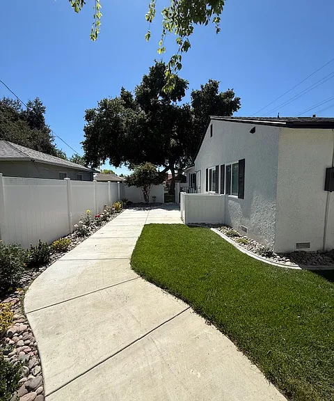 696 Courtland Dr — Photo 22