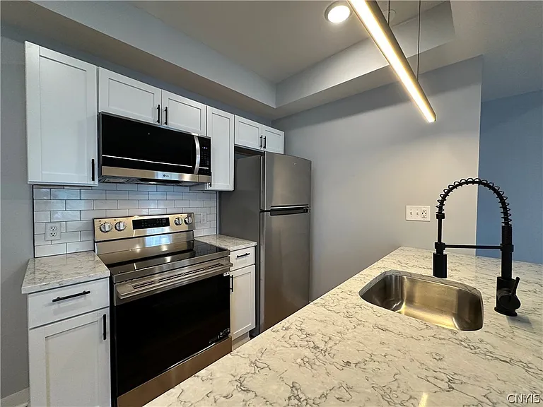 128 Caroline Ave — Photo 6