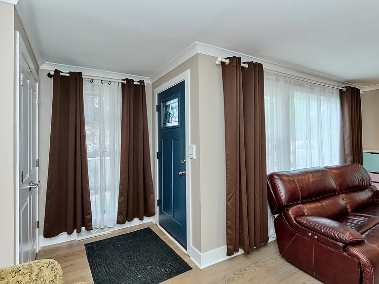 926 N Boxwood Dr #B — Photo 5