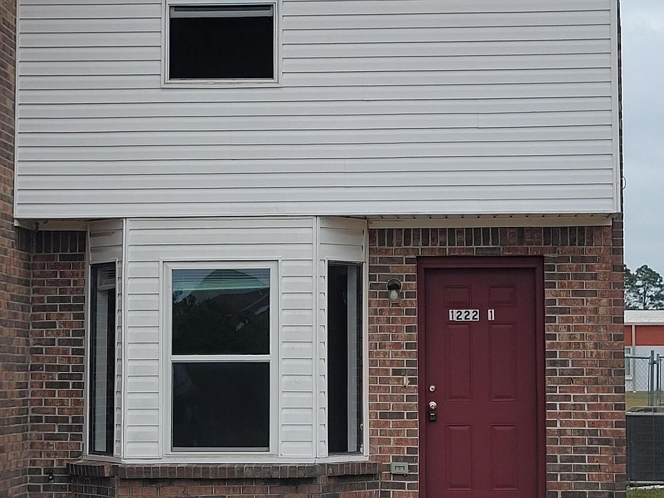 1st image of 1222 Stephen Dr APT 1