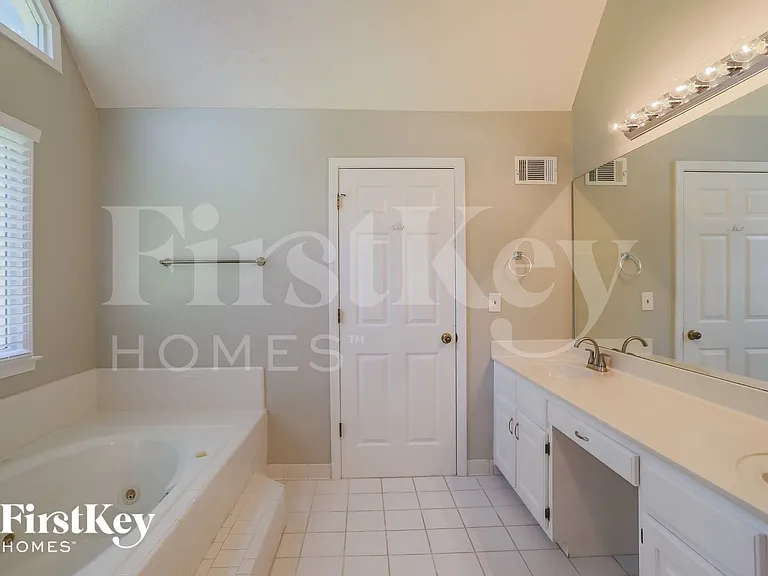 226 David Larsen Dr — Photo 8