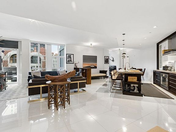 2nd image of 1102 Hornby St #304