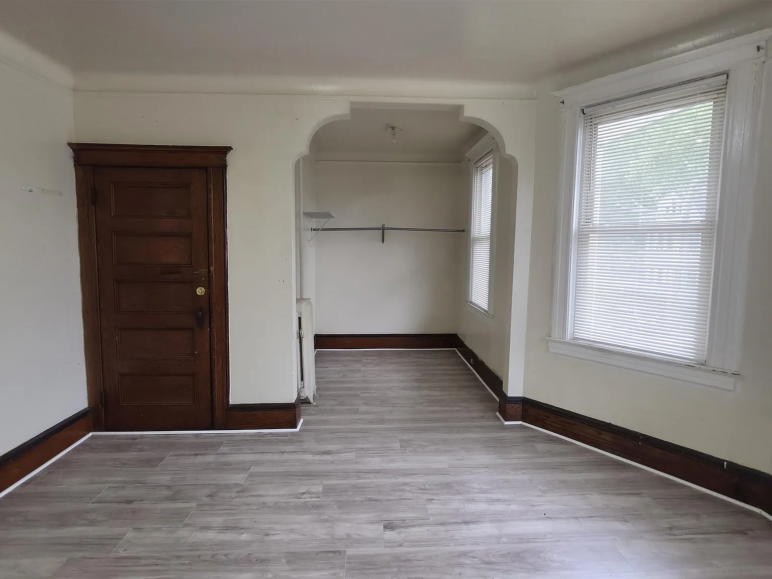 3 bed, 1.0 bath, 1200 sqft, $2,700 — Photo 2
