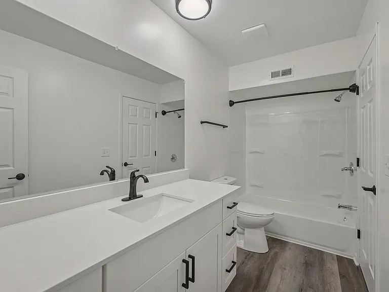 Pointe at Northern Woods — Photo 24