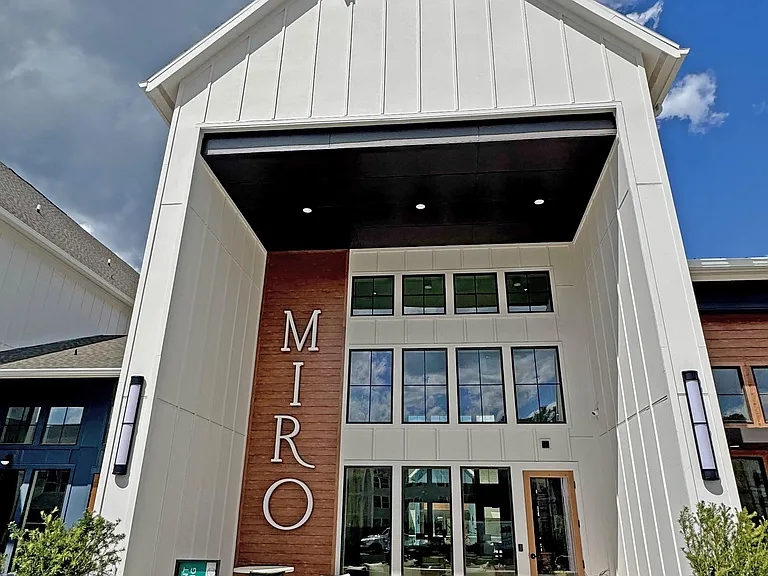 Miro Luxury Apartments — Photo 34
