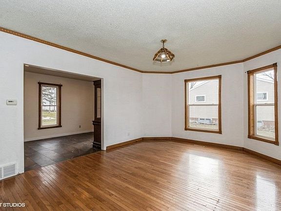 2nd image of 1020 N Iowa Ave