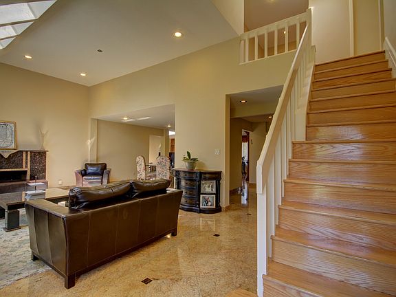 5th image of 51 Crescent Dr.