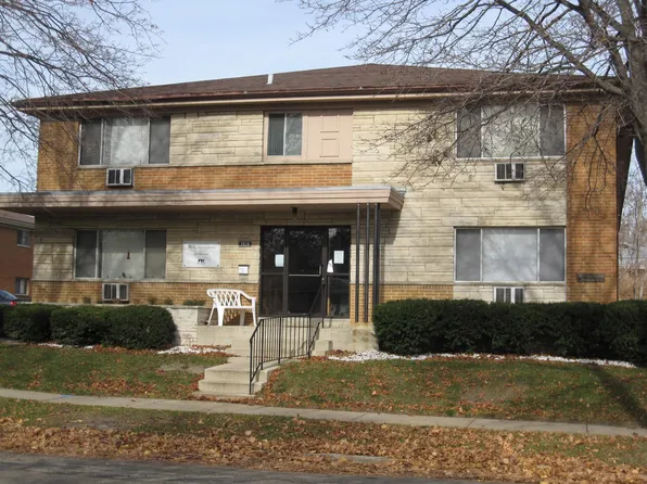 2828 E Bolivar Ave, Saint Francis, WI 53235