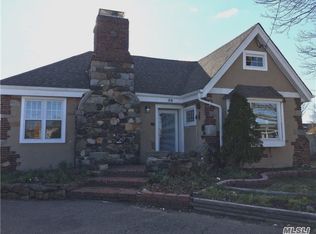 52 Araca Rd, Babylon, NY 11702
