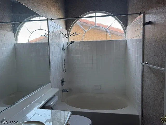 8640 Castle Hill Ave — Photo 14