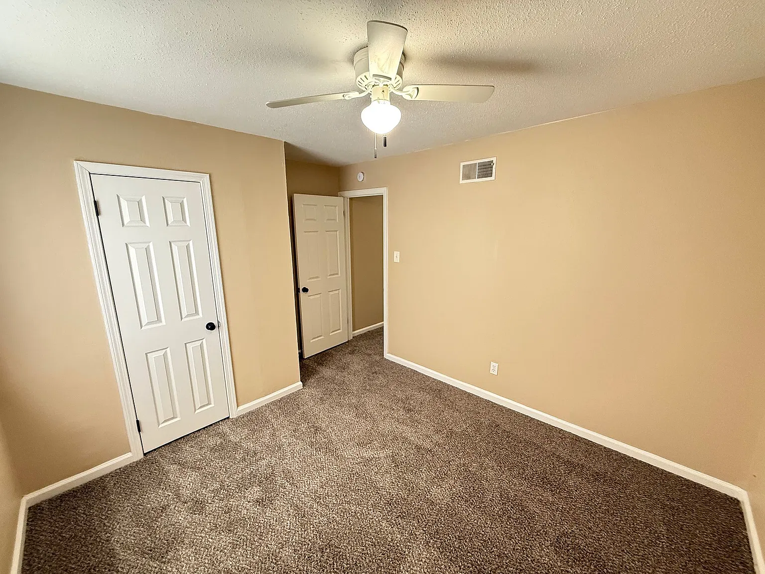 900 Leacrest Ave — Photo 4
