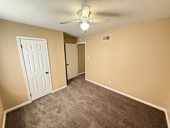 4th image of 900 Leacrest Ave