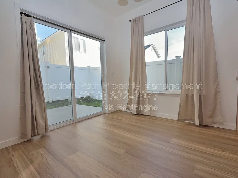 7830 N Mather Ct — Photo 5