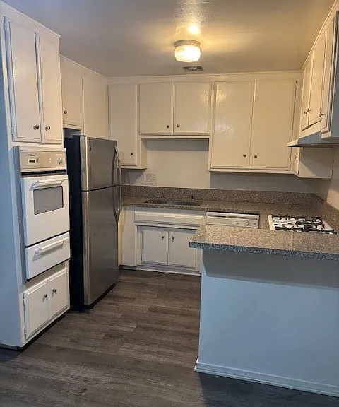 5168 Yarmouth Ave #5 — Photo 1