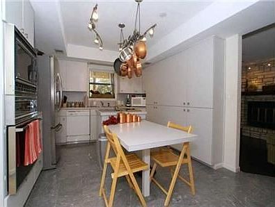 2nd image of 16 Stonehouse Cir