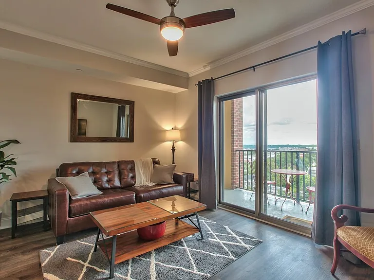 215 W College Ave #305 — Photo 4