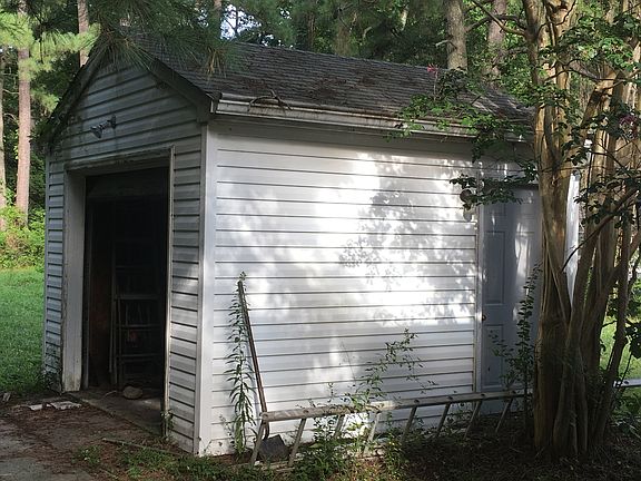 5th image of 929 Poquoson Ave