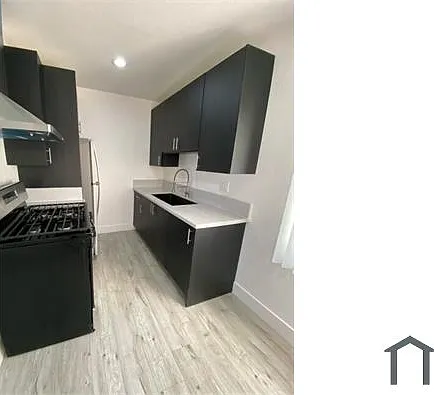 Studio, 350 sqft, $850 — Photo 2