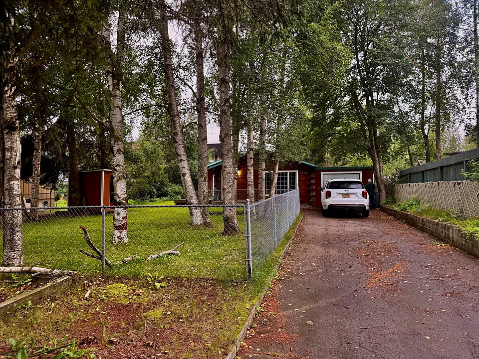 3704 Iowa Dr