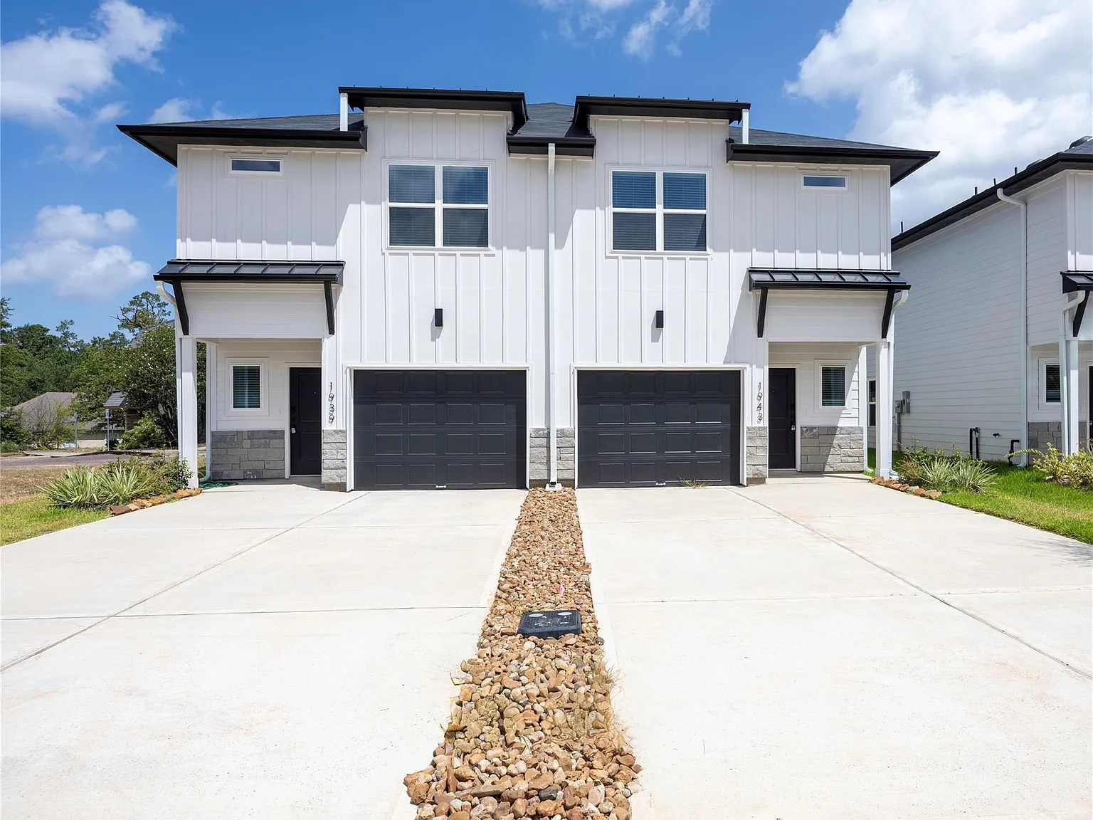 3 bed, 2.5 bath, 1557 sqft, $1,799 — Photo 1