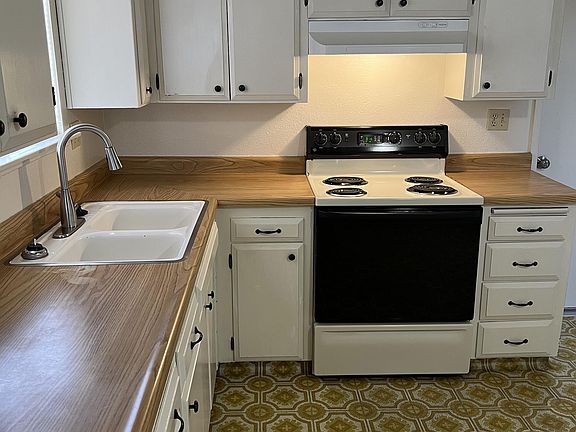 3rd image of 2701 S Fontana Ct
