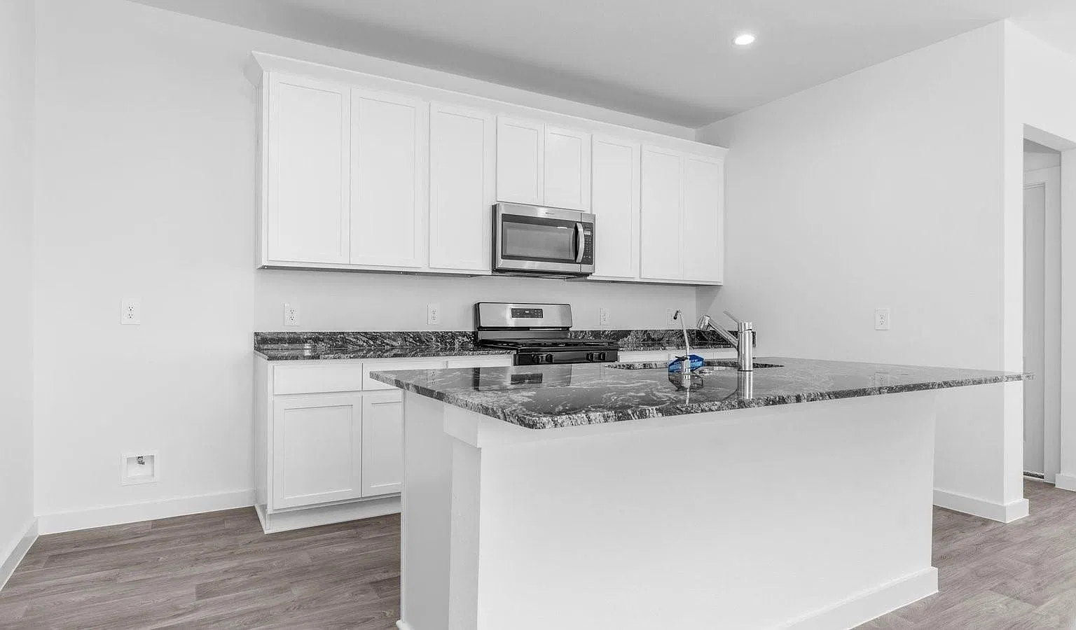 3 bed, 2.0 bath, $2,200 — Photo 2
