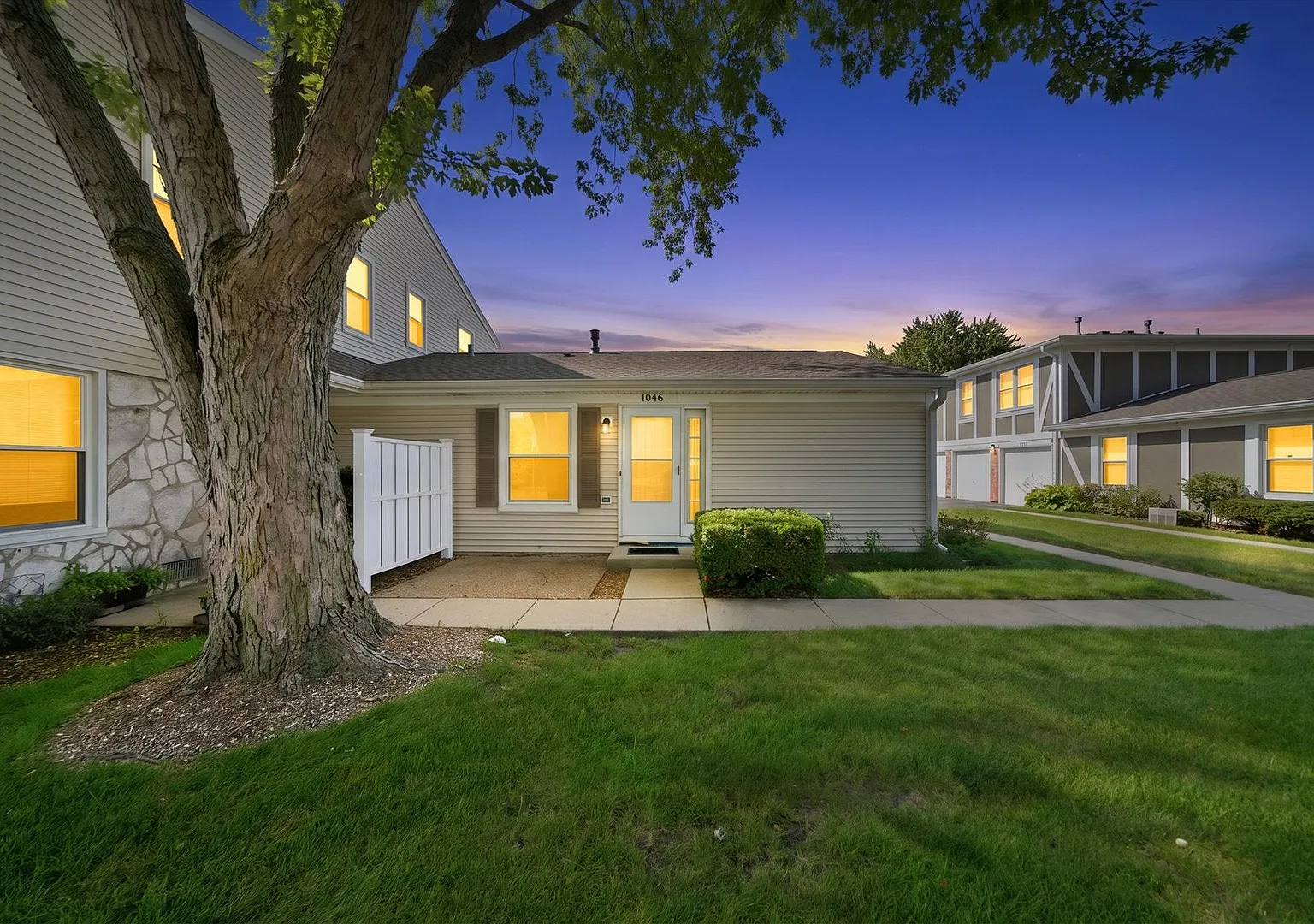 2 bed, 1.0 bath, 1000 sqft, $2,300 — Photo 2