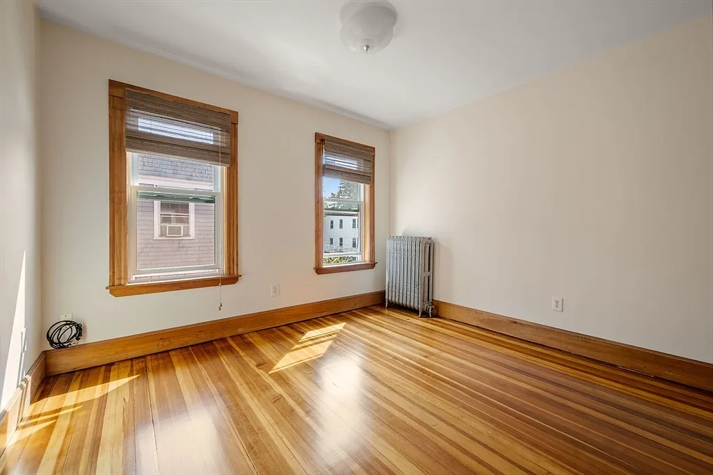 3 bed, 1.0 bath, 1100 sqft, $3,600 — Photo 4
