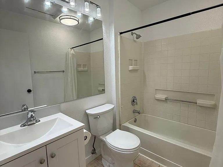 1030 Windmill Dr — Photo 12