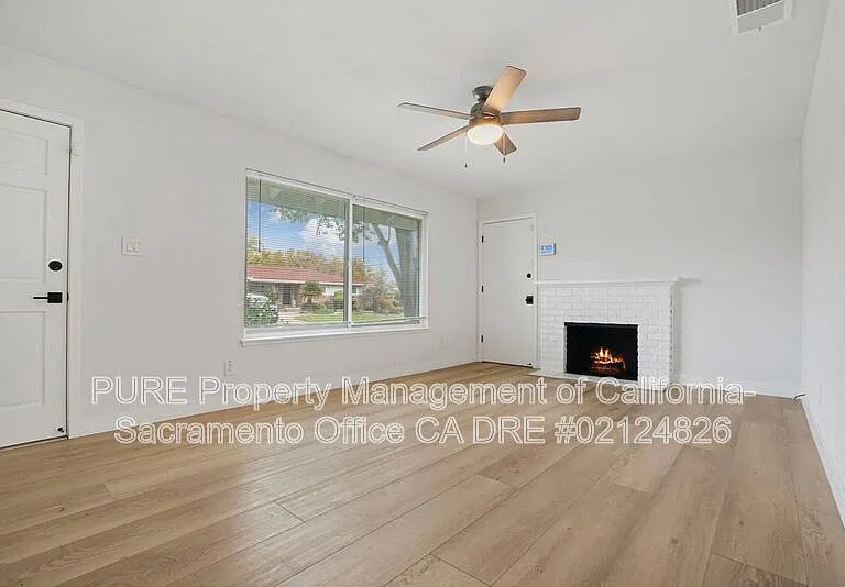 5939 Gloria Dr — Photo 6