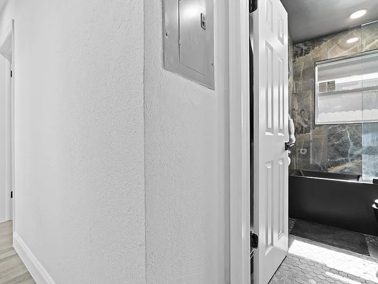 2820 SW 4th St — Photo 35
