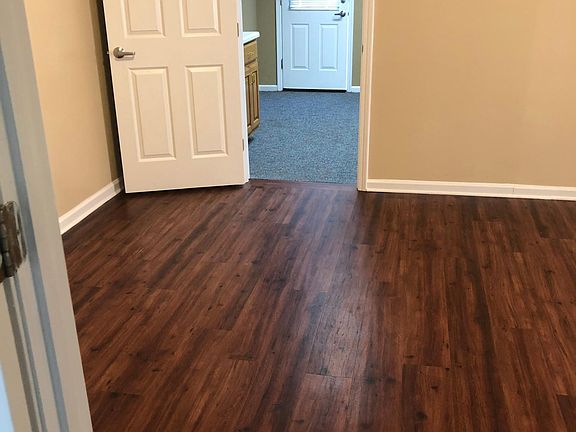 Mud room / office to bedroom