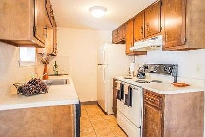 2nd image of 614 E Mosser St APT 2