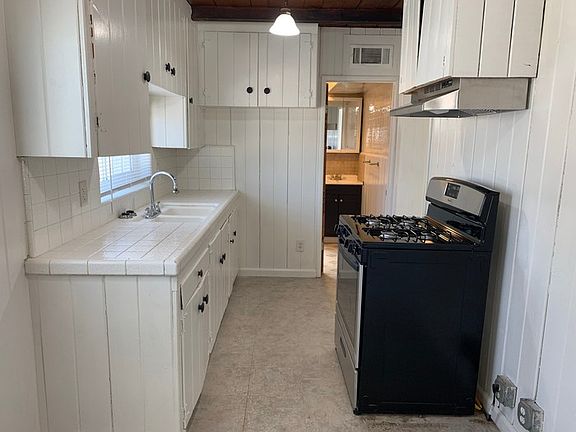 4th image of 211 S Linwood St