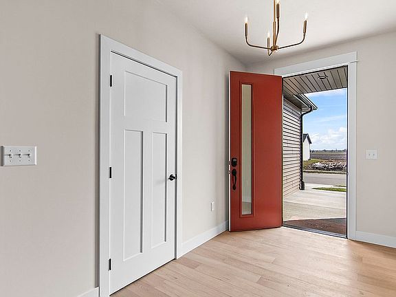 3rd image of 5305 Verdant Ln