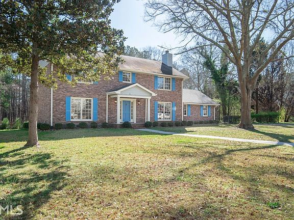 3rd image of 110 Creekwood Ct