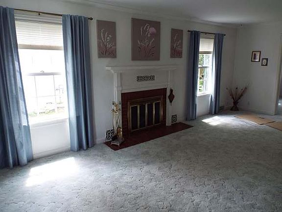 5th image of 1256 N Superior St