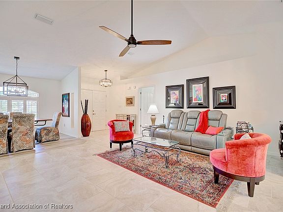 3rd image of 35 Meadowlake Cir S
