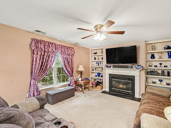 5th image of 2765 Woodlawn Way