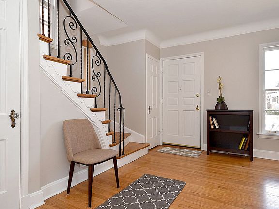 4th image of 841 N Marion St