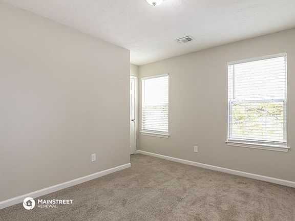 4th image of 147 Village Way SE