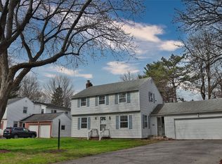 170 Greenvale Dr, Rochester, NY 14618