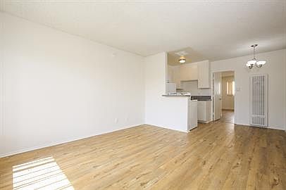4th image of 12514 Culver Blvd #6