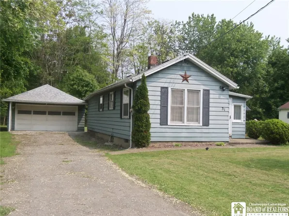 31 Matteson St, Fredonia, NY 14063