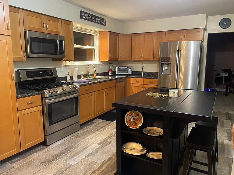 1500 Walnut Ave — Photo 1